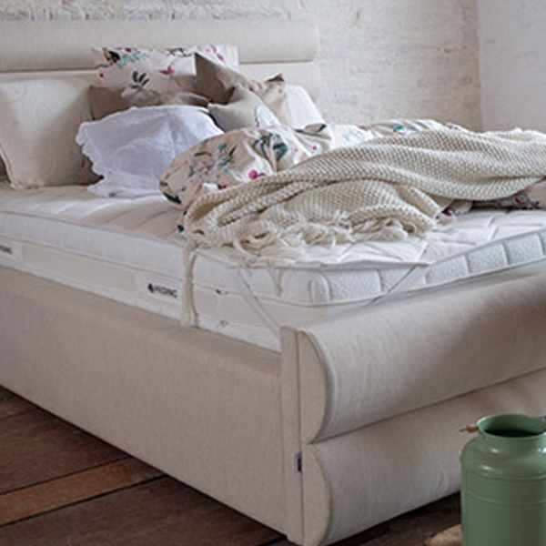 Łóżko w stylu Glamour